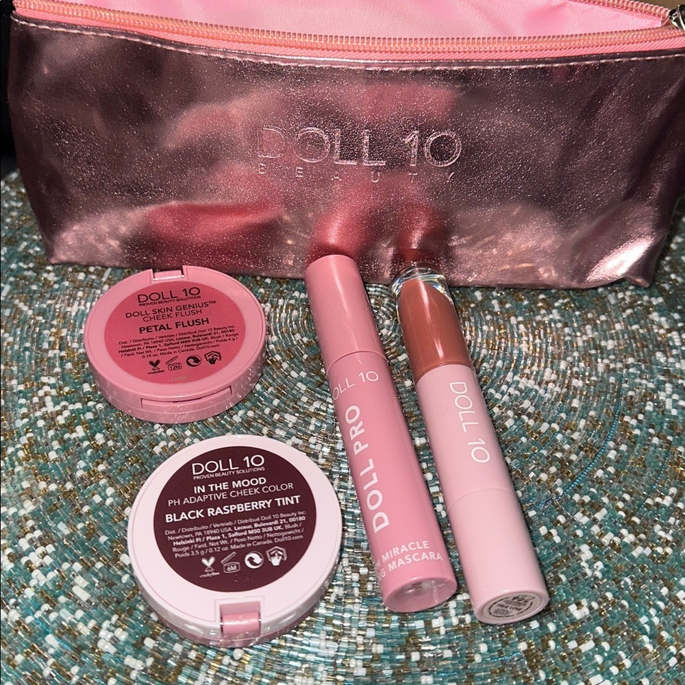 DOLL 10 Set w/Bag - Lip in True Love, Mascara & 2 Blush Petal Flush &In The Mood